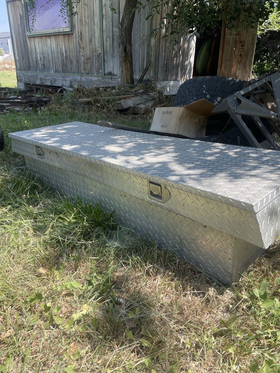 Aluminum Diamond Plate Crossover Truck Bed Tool Box