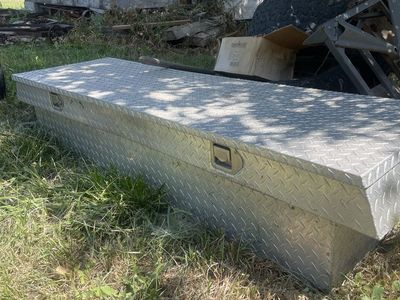 Aluminum Diamond Plate Crossover Truck Bed Tool Box