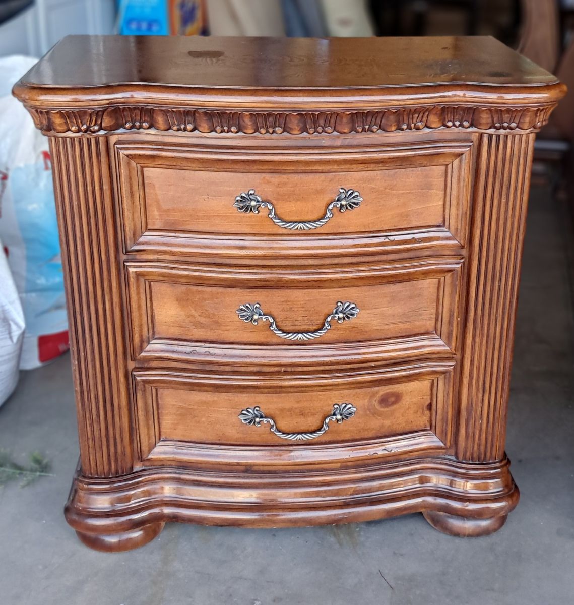 Elegant Solid Wood Nightstand / End Table – 3 Drawers