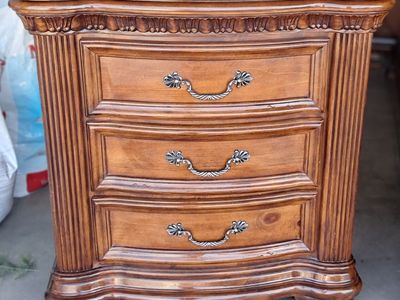 Elegant Solid Wood Nightstand / End Table – 3 Drawers