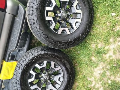 265/70r16 Toyota wheels and tire