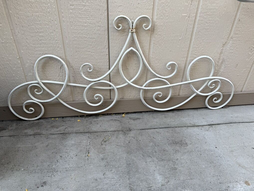 Long Metal Scroll Decoration 4 Feet By 21 T