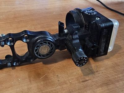 Axcel AccuTouch Carbon Pro Bow Sight - Single Pin, Right Hand, Archery Equipment