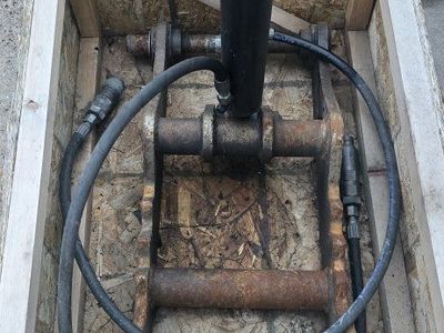 BOBCAT E35 HYDRAULIC THUMB CLAMP