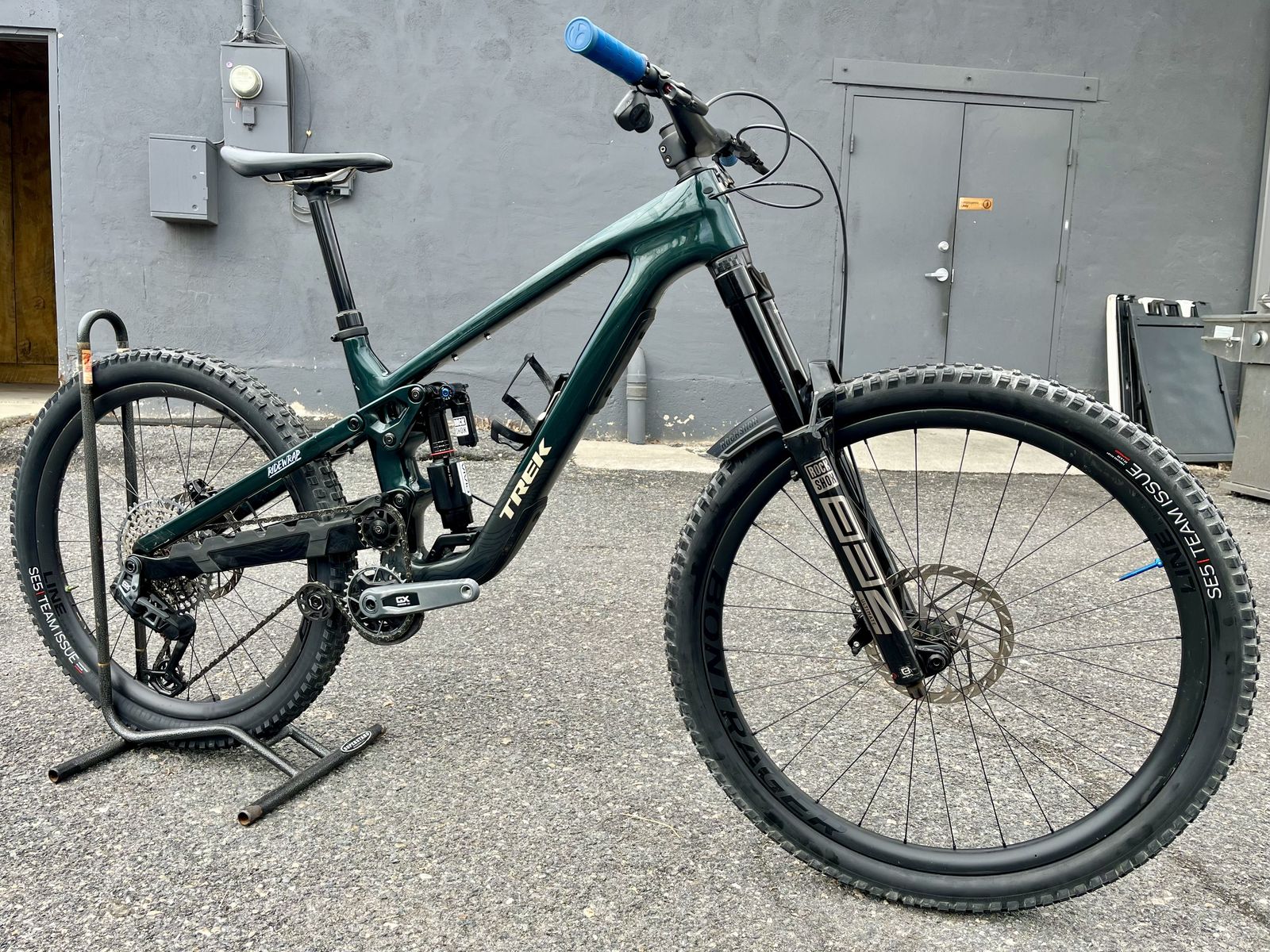 2024 Trek Slash 9.9 Gen 6 Medium Large