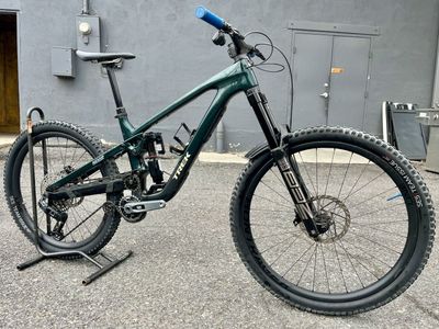 2024 Trek Slash 9.9 Gen 6 Medium Large