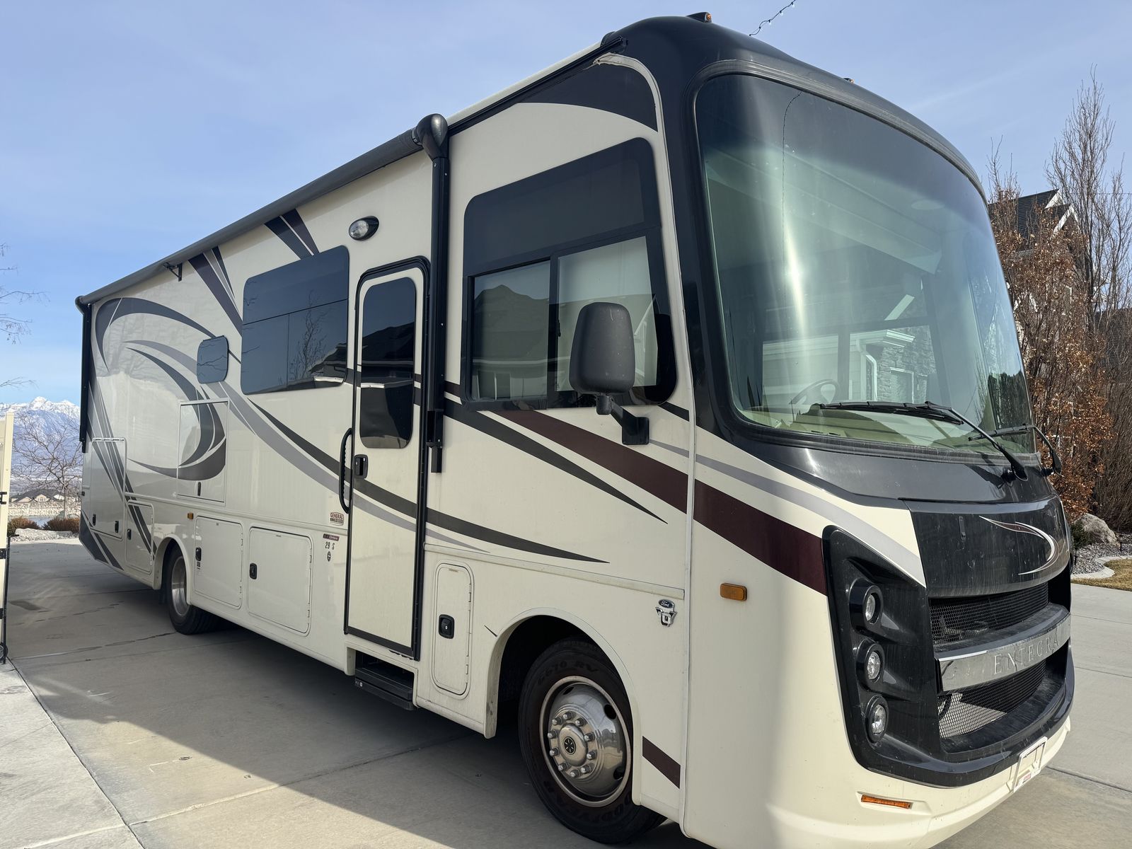 2019 Entegra Vision LOW MILES!
