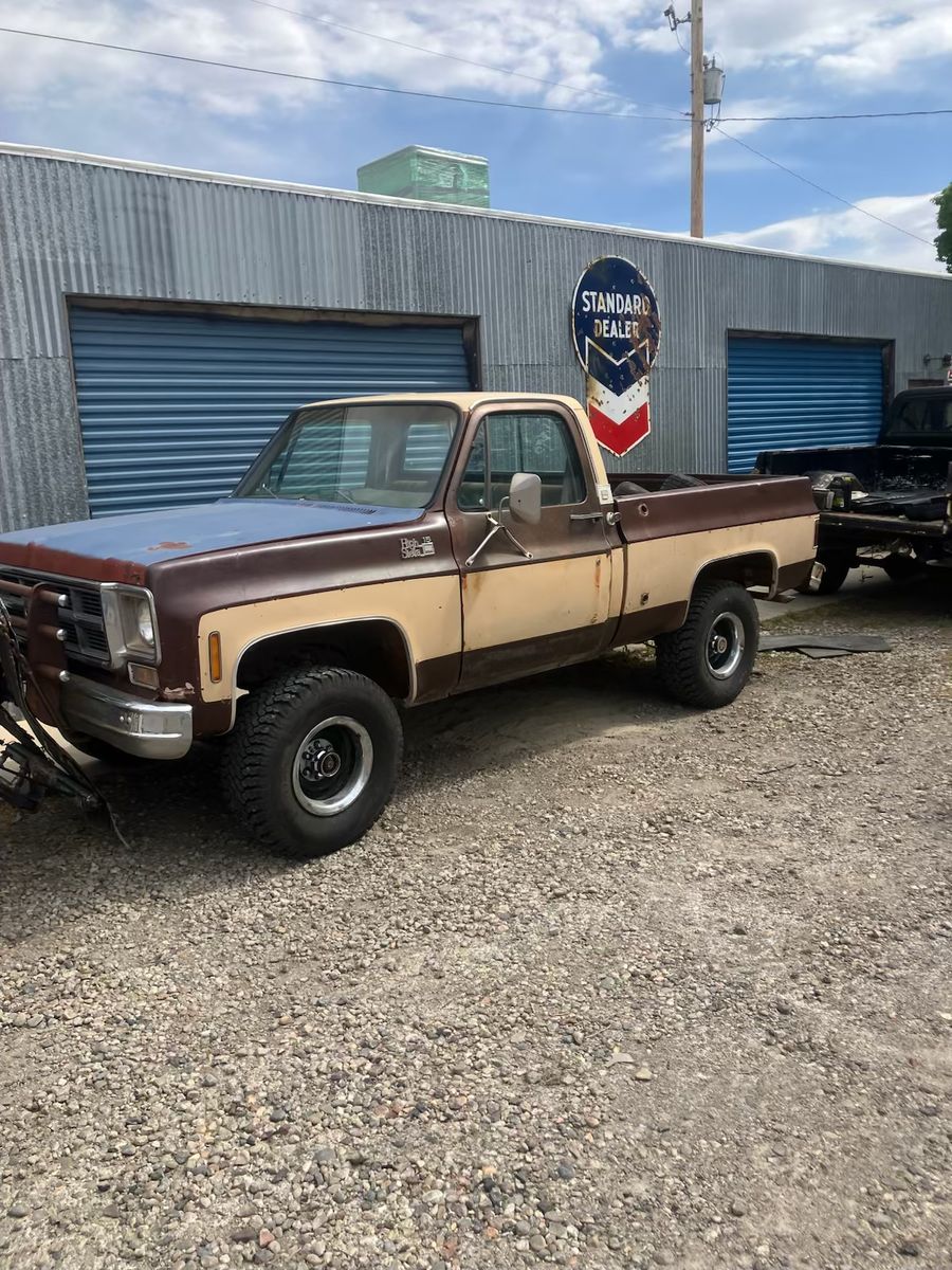 73 & 78 2 Square body short bed 4x4 project trucks with 2 parts trucks