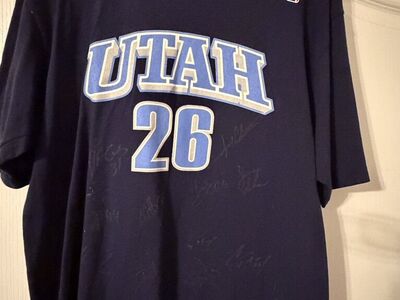 Utah Jazz Kyle Korver Team Autographed T-shirt