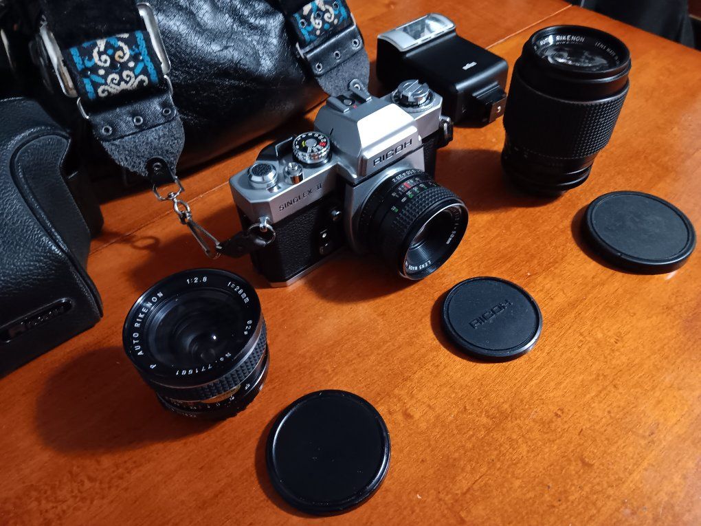 Ricoh Singlex II 35mm film SLR with Rikenon 1:2 f=50mm. lens / Rikenon 1:2.8 f=28mm. / Rikenon 1:2.8 f=135mm. Flash & Carring Ca