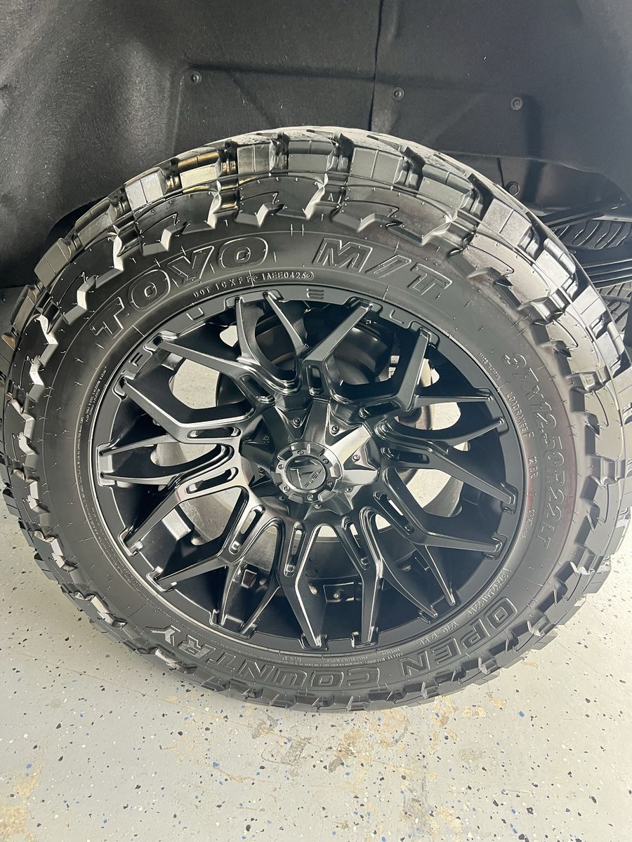 37x12.5r22 Toyo Mud Fuel Twitch wheels