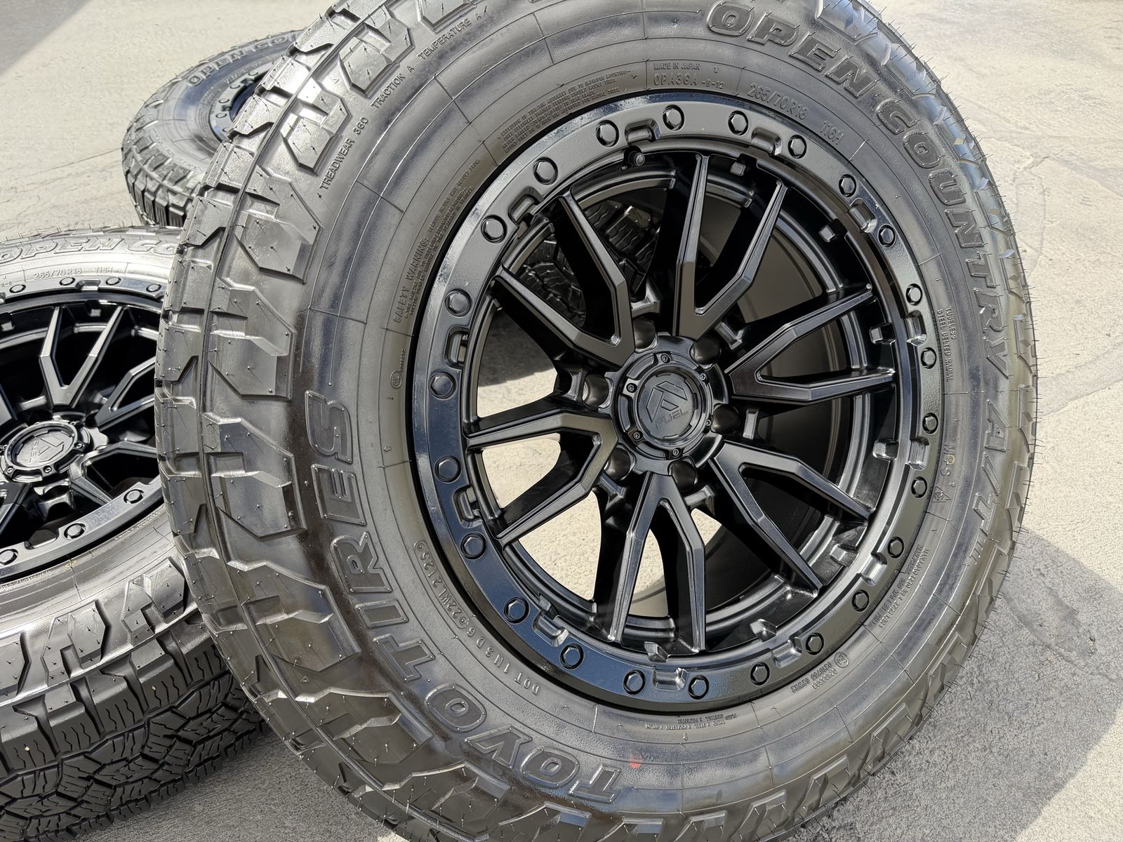 18" Fuel Rebel 6 Lug 6x5.5 33 Toyo AT3 265/70R18