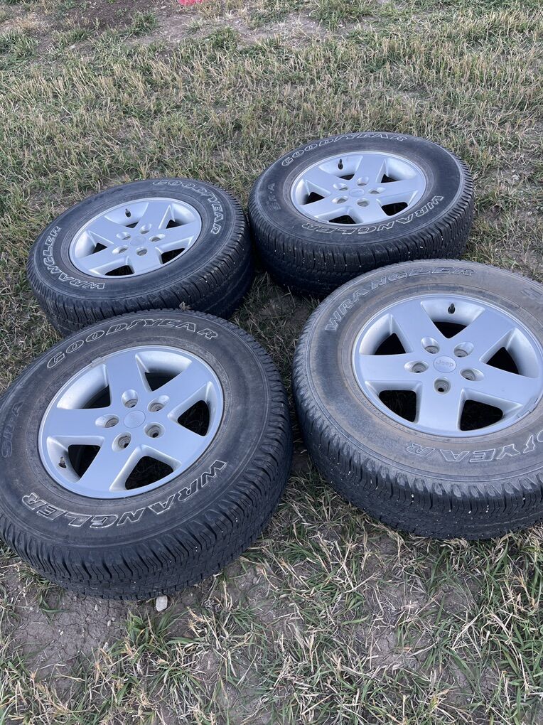 Wheels For Jeep 255/75R17