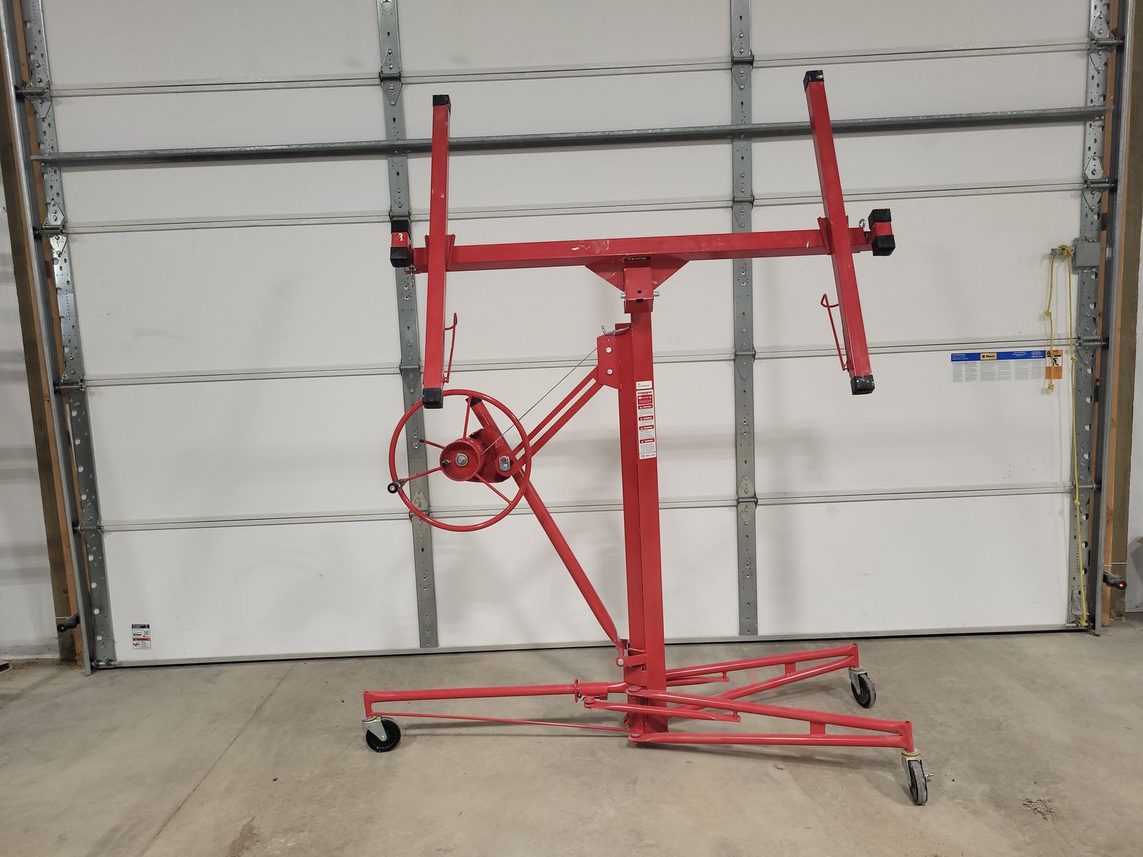 Sheet rock hoist