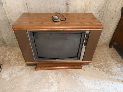 27” Vintage 1989 Sylvania Superset II Console TV – Wood Cabinet – Retro CRT $300 cash/venmo in Provo