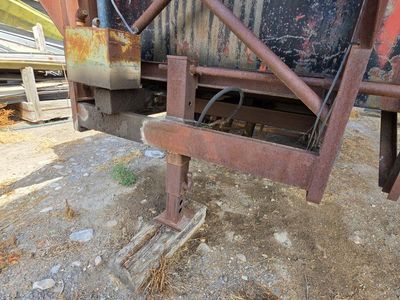 Gooseneck dump trailer and water tank 1100gal