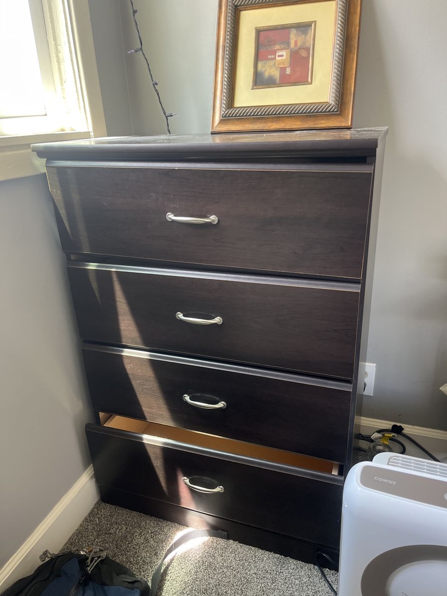 Chest of drawers free