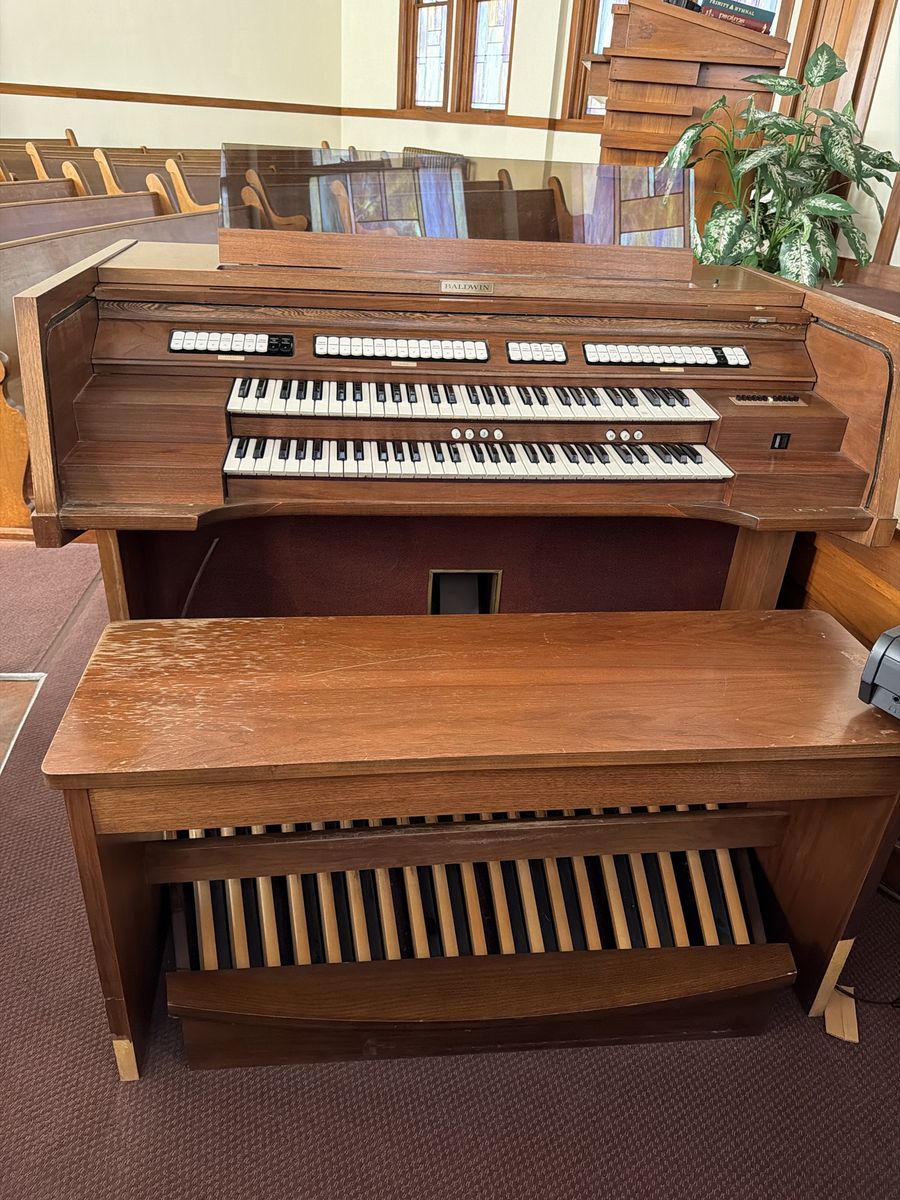 Baldwin Organ Console with Bench and Foot Pedals - Wood Finish, Two Keyboards