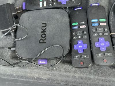 Roku Premiere 4620X, 3 Roku Remotes and Power Supply