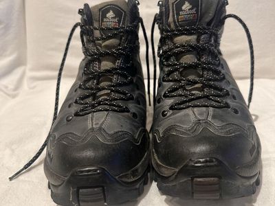 MacBoot men’s size 11 or EU 45 charcoal gray hiking boots made in Brazil