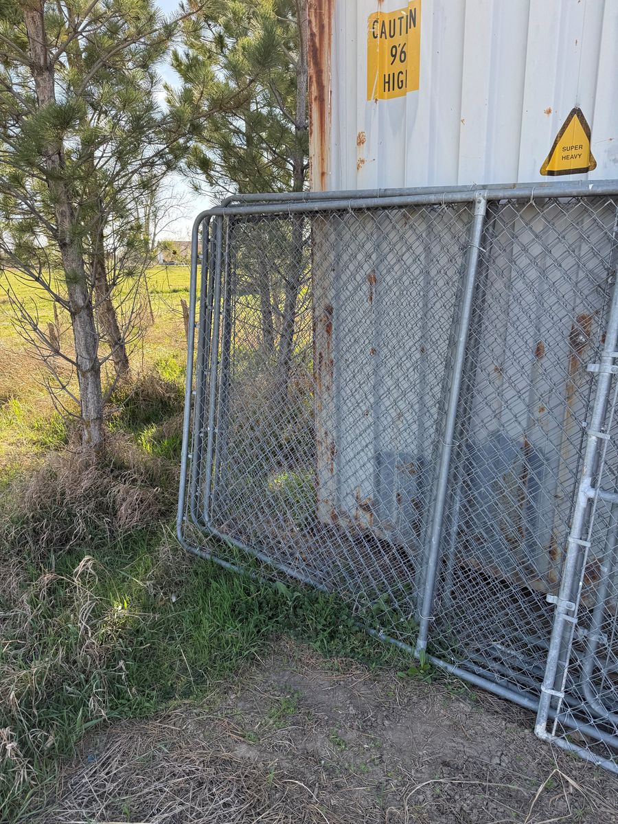 Pre-Assembled Dog Run