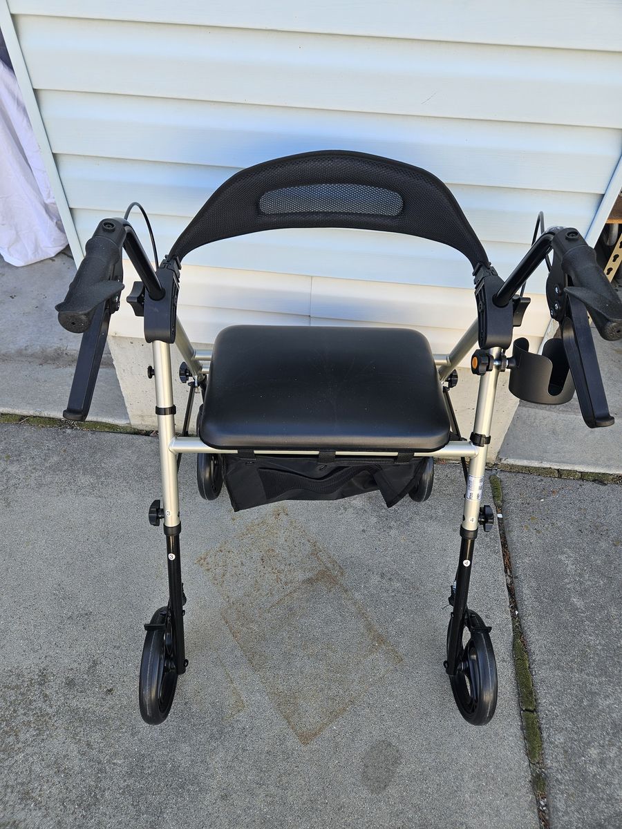 Foldable Rollator Walker  seat that lifts for storage. (like New)  75  Dollars (Taylorsville)