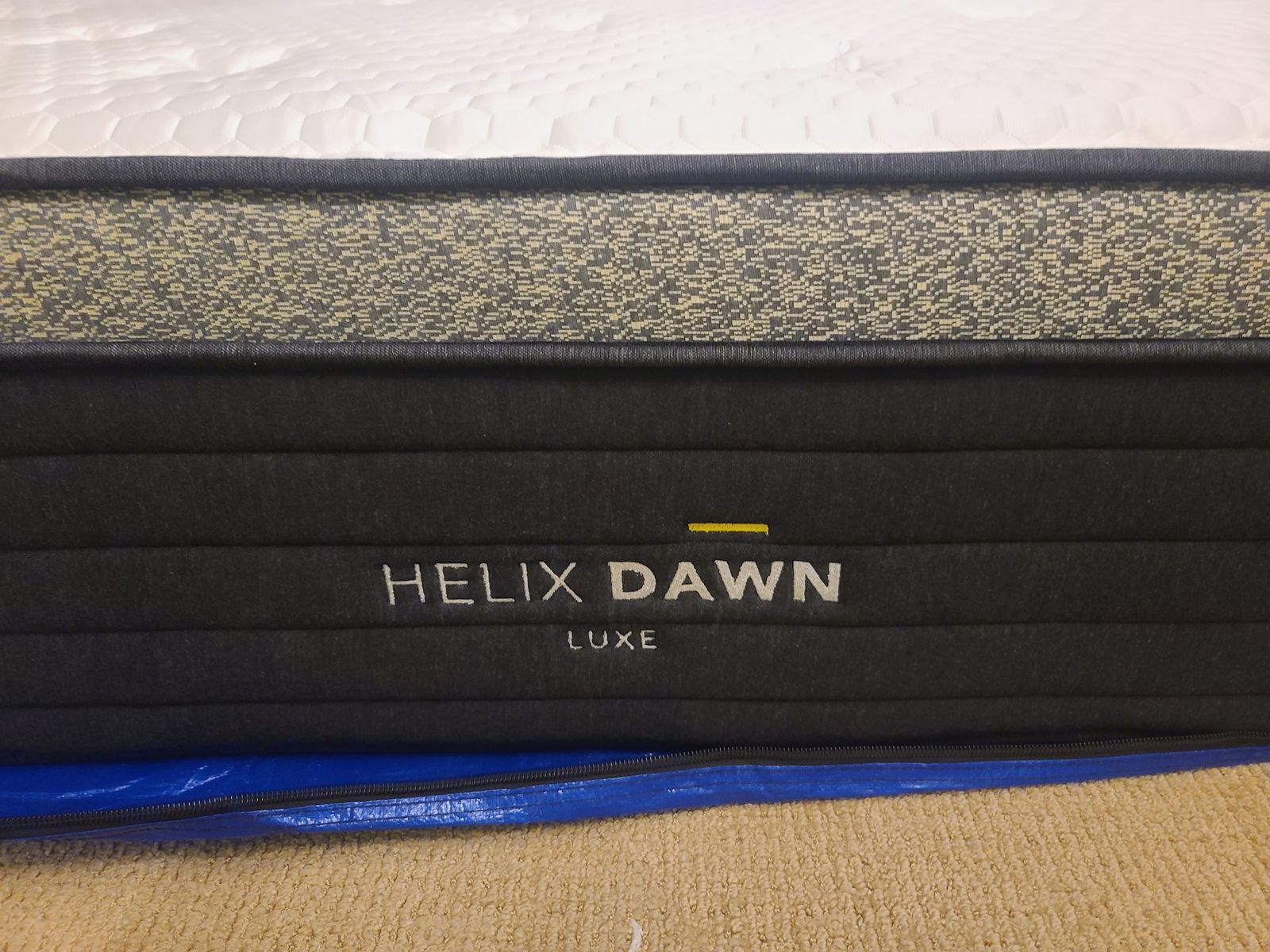 Helix Luxe Dawn Queen MATTRESS Like new Perfect Condition