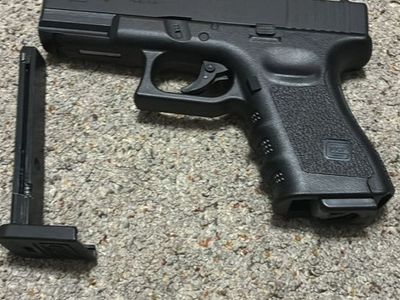 Umarex Licensed Glock 19 Gen 3 metal BB Pistol with Magazine - Black - .177cal