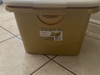 Sterilite Containers