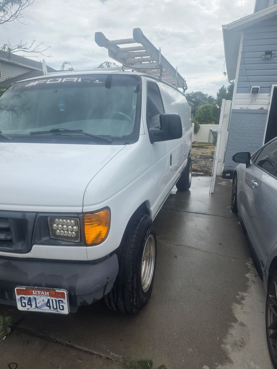 2005 Ford E-150 and Econoline 150 