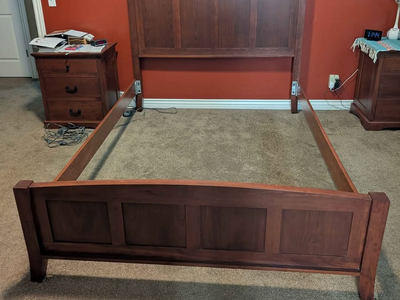Daniel's Amish Holmes Collection - Antique Cherry Bed Frame - Queen Size