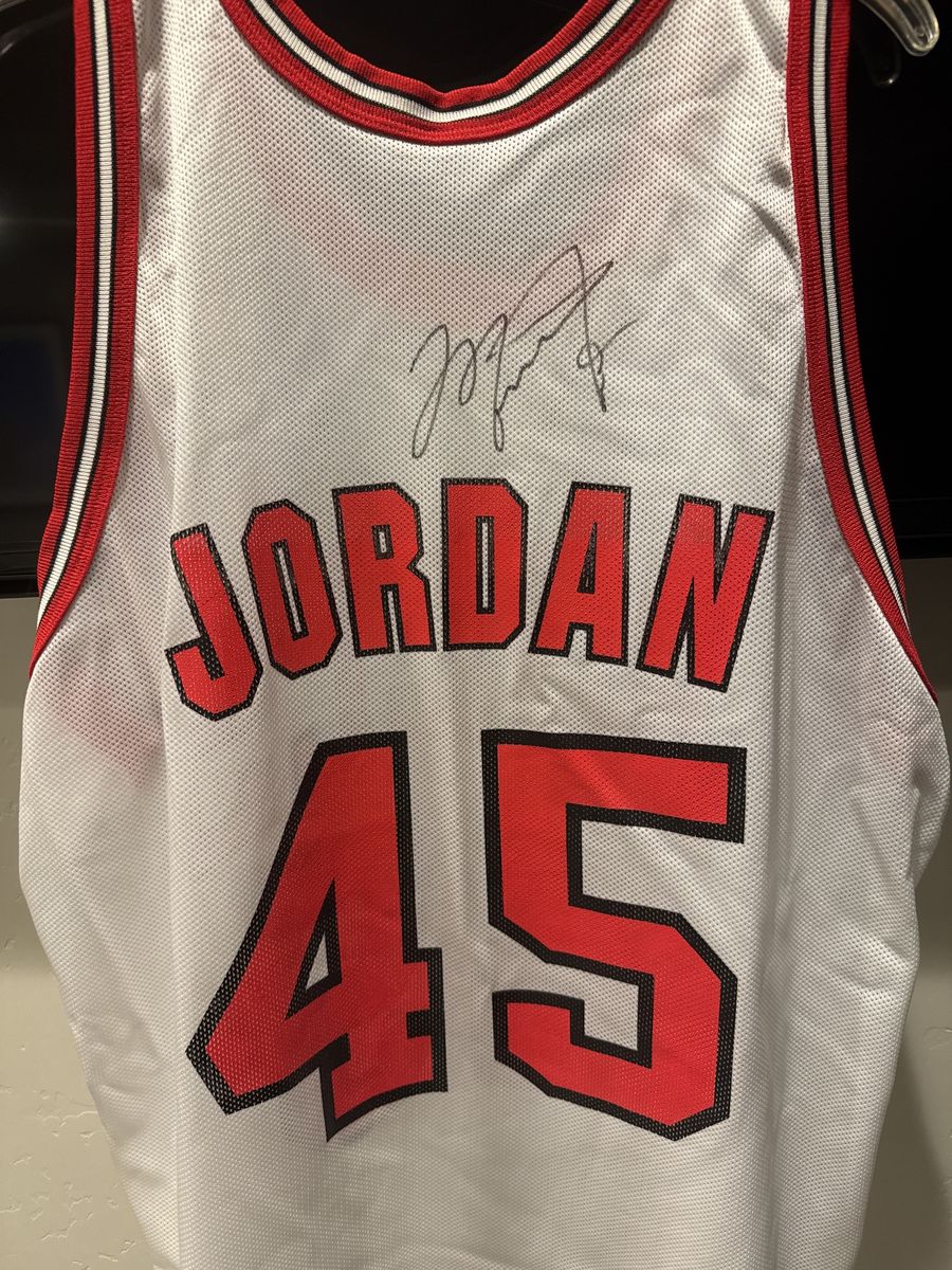 Michael Jordan signed jersey