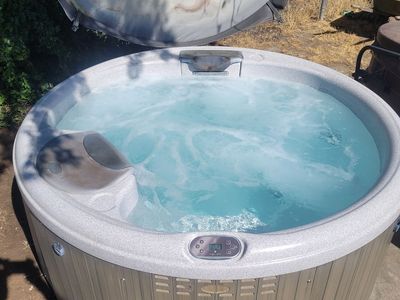 Bullfrog 151RSS Hot Tub - Spa w/ 5 Seating Options, New Unopened Spa Cover, Step, Cover Lifter & Free Delivery