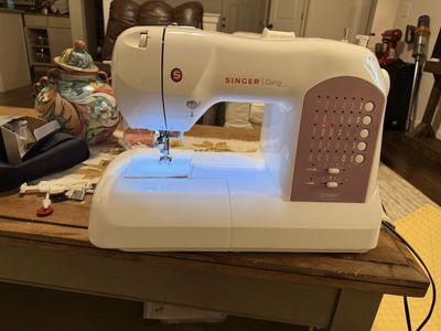 Singer Curvy Sewing Machine