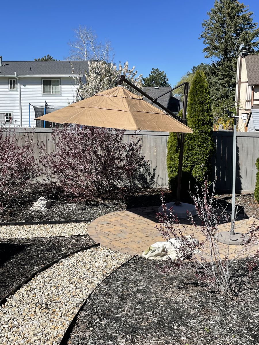 Patio Umbrella. 10' cantilever, offset, w heavy duty frame, stand and base.