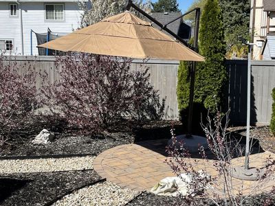 Patio Umbrella. 10' cantilever, offset, w heavy duty frame, stand and base.