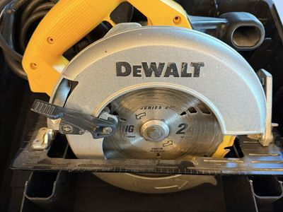 DeWalt 7-1/4" Circular Saw (DW362) – Includes Heavy Duty Hard Case