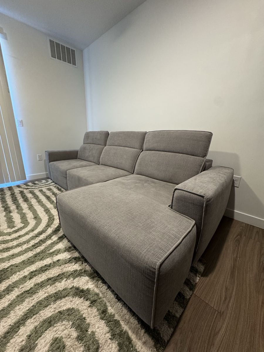Modern Gray Fabric Sectional Sofa Couch with Adjustable Headrests and Chaise Lounge