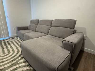 Modern Gray Fabric Sectional Sofa Couch with Adjustable Headrests and Chaise Lounge