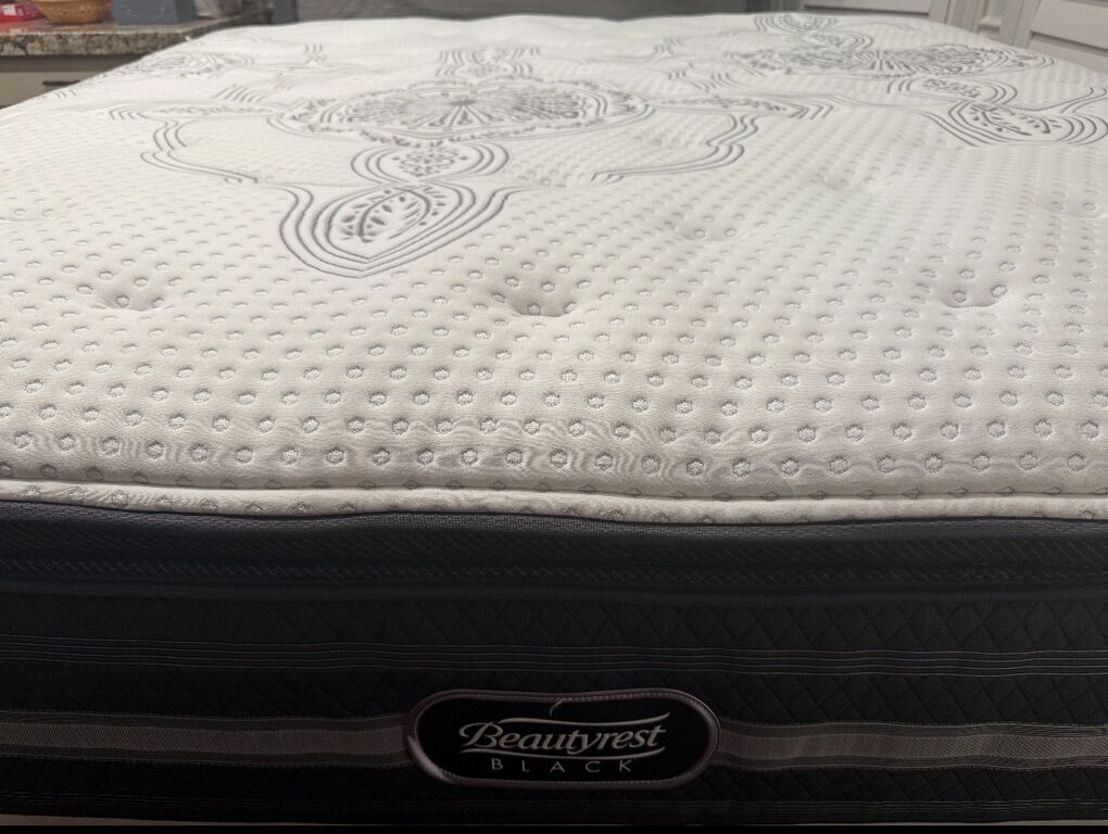 Good As new! Beautyrest Black king Matttress! $500
