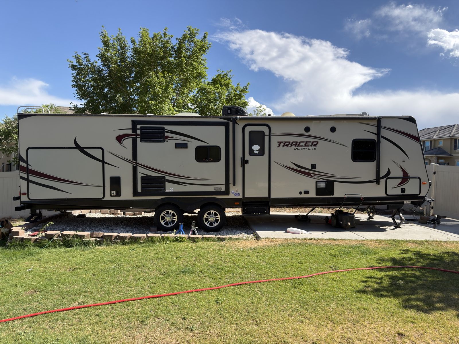 LIKE NEW! 2015 Tracer Ultra Lite 3200BHT Bunkhouse Travel Trailer