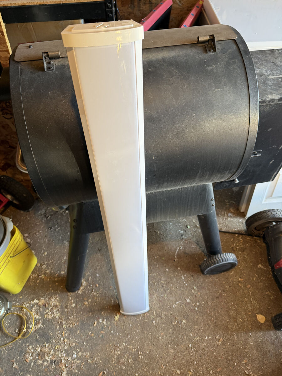 Lithonia Lighting Contractor Select FMLWL 4-Foot LED Non-Dimming 120V 4000K Wraparound Light Fixture