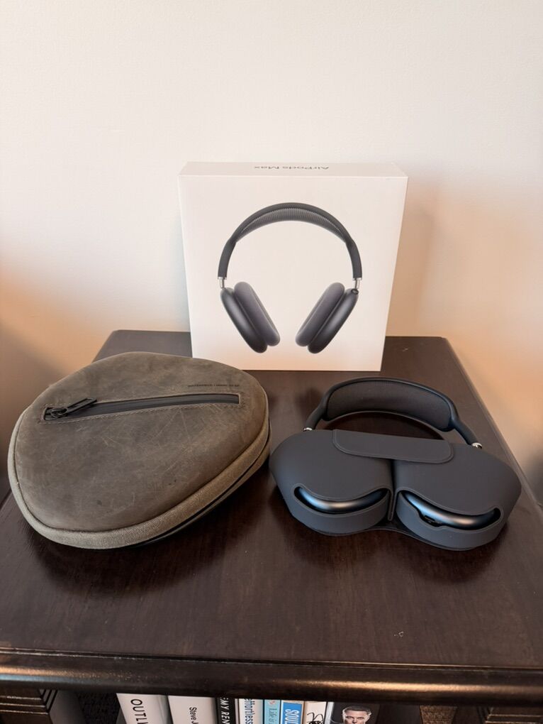 Apple AirPods Max w/Waterfield Leather Case