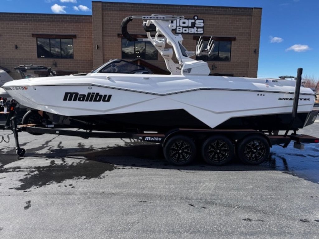 2024 Malibu Boats 25 LSV