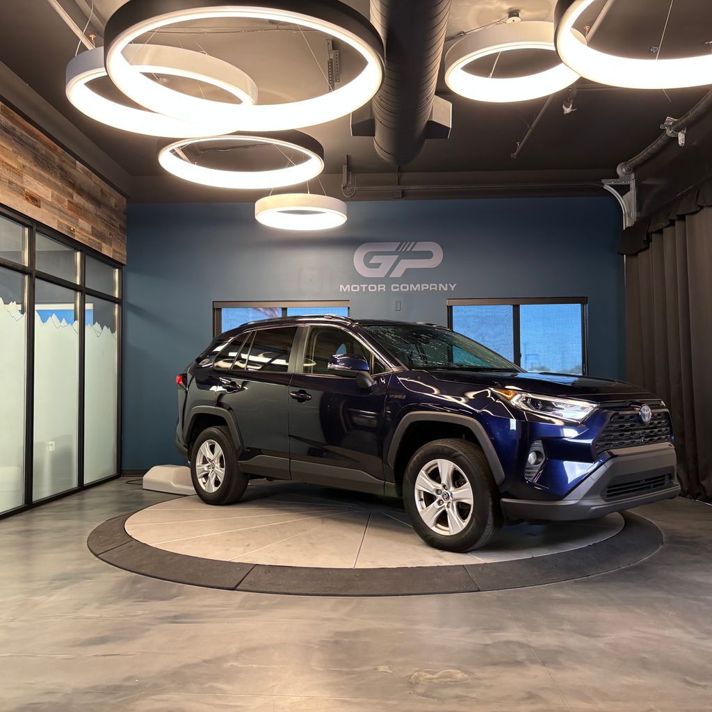 2020 Toyota RAV4 XLE
