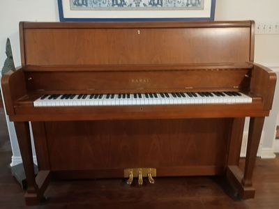 Kawaii UST-7 upright piano maple finish, excellent condition.
