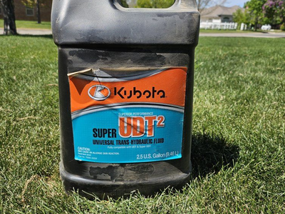 Kubota 2.5 Gal Super UD2 Universal Trans-Hydraulic