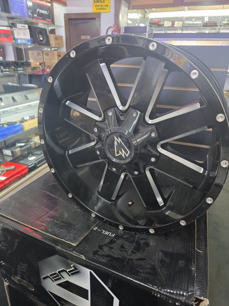 8 lug universal  20" 8x170 8x6.5