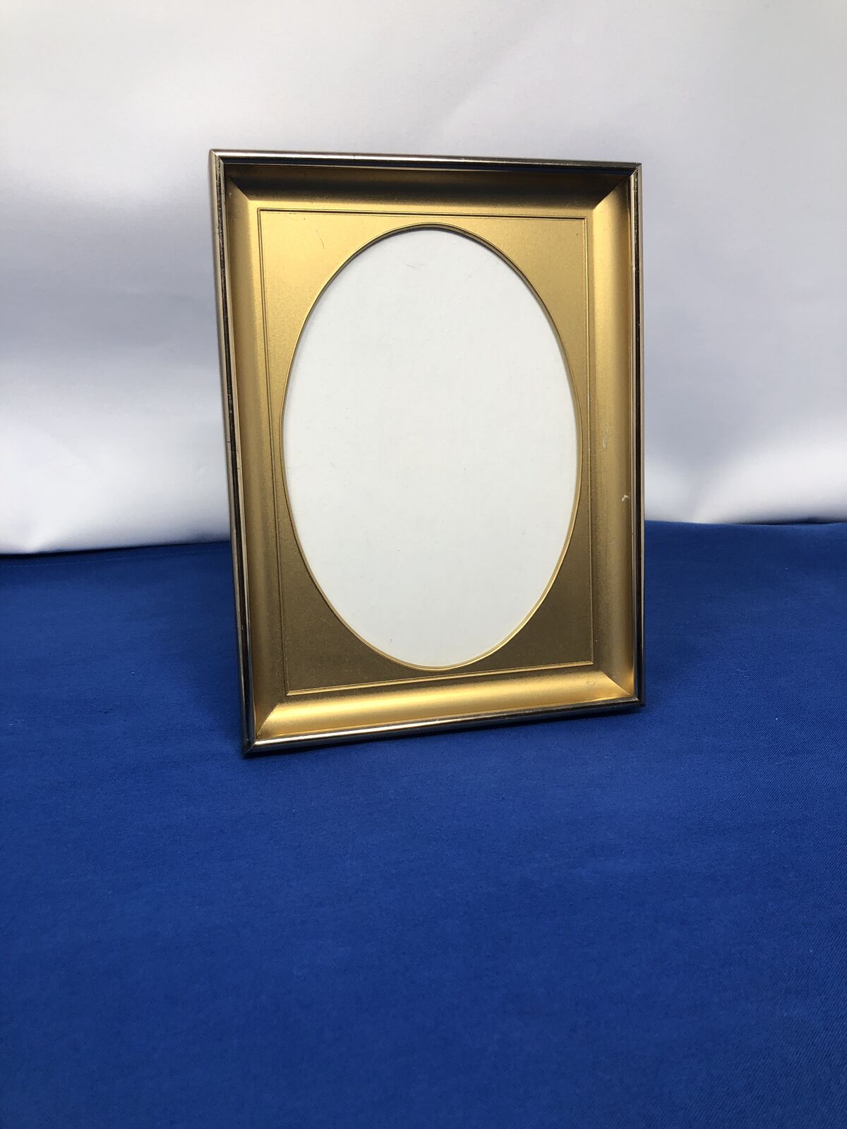 Vintage Small Gold Oval Picture Frame – Holds 5x7 Photos