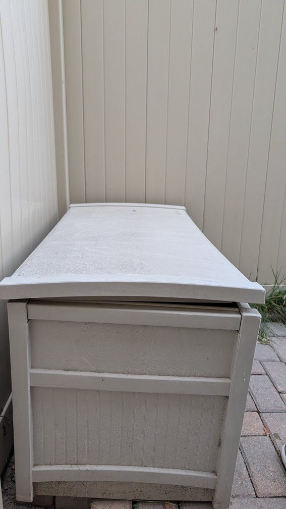 Suncast Light Gray Plastic Outdoor Storage Deck Box - Good Condition